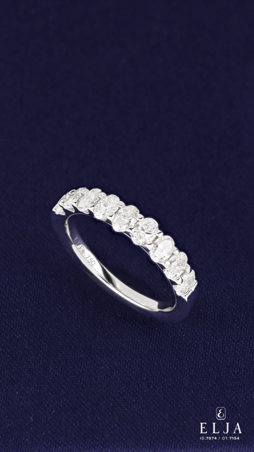 Anillo de diamantes clásico, símbolo de herencia ELJA