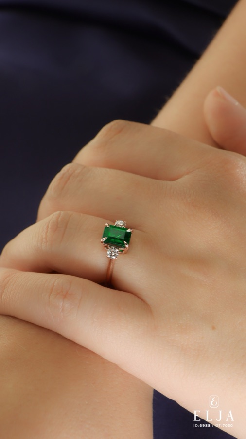 Anillo de esmeralda en oro rosa, pieza de autorregalo